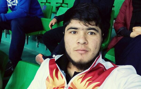 Участник Олимпиады-2016, 22-летний чемпион Азии, тяжелоатлет Иззат Артыков - Sputnik Кыргызстан