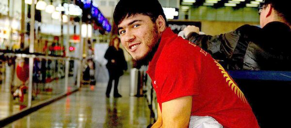 Участник Олимпиады-2016, 22-летний чемпион Азии, тяжелоатлет Иззат Артыков. Архивное фото - Sputnik Кыргызстан