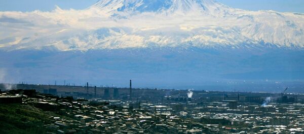 Ереванга жакын жайгашкан Арарат тоосу. Архив Ереванга жакын жайгашкан Арарат тоосу. Архив - Sputnik Кыргызстан