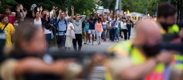 Мюнхендеги ок атууга болгон жайдан адамдарды эвакуациялоо. Архив - Sputnik Кыргызстан