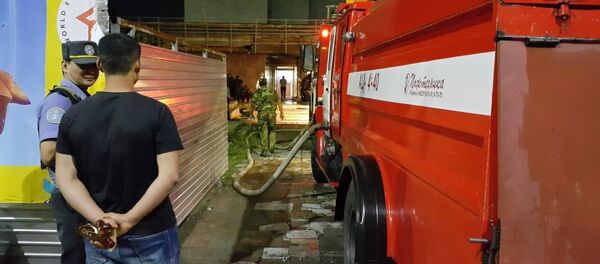 Архивное фото сотрудника МЧС на месте пожара в Историческом музее, расположенного на центральной площади Бишкека - Sputnik Кыргызстан