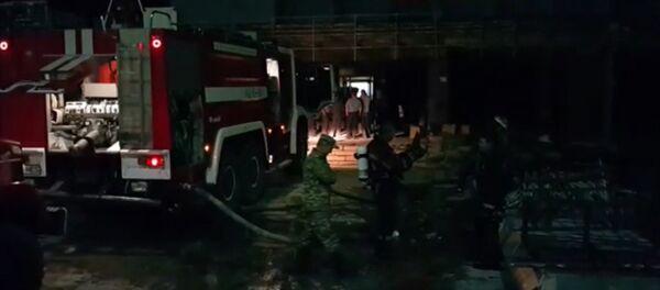 МЧС, скорая и кислородная подушка — тушение пожара в Историческом музее - Sputnik Кыргызстан