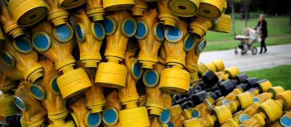 Инсталляция из более чем 400 противогазов в виде символа радиации. Архивное фото - Sputnik Кыргызстан