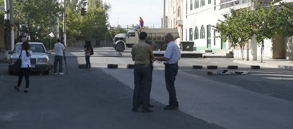 Первые интервью с места захвата полка ППС Первые интервью с места захвата полка ППС - Sputnik Кыргызстан