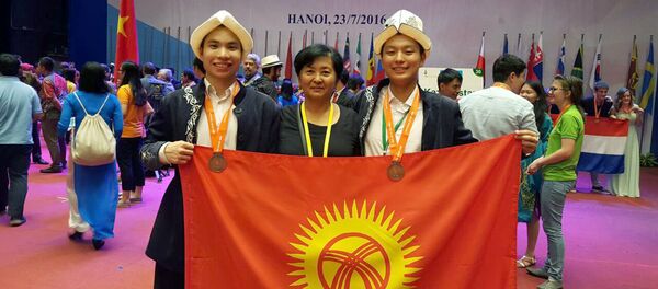 Вьетнамда өткөн Биология боюнча эл аралык олимпиадагы Кыргызстандын окуучулары Вьетнамда өткөн Биология боюнча эл аралык олимпиадагы Кыргызстандын окуучулары - Sputnik Кыргызстан