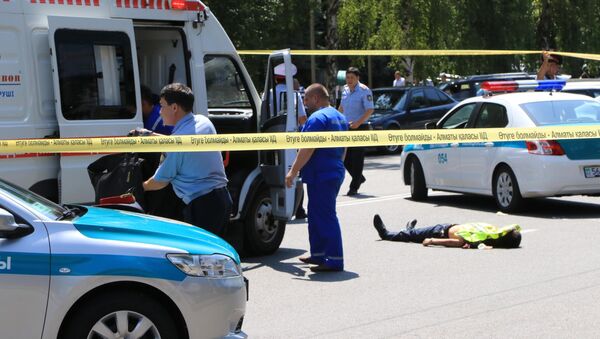 Алматы шаарынын борборунда болгон атышууда курман болгон полиция кызматкери. - Sputnik Кыргызстан