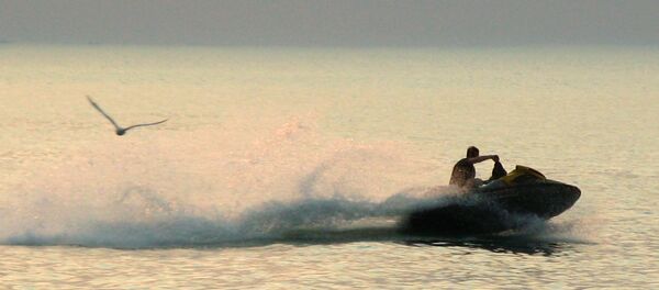 Мужчина катается на скутере. Архивное фото - Sputnik Кыргызстан