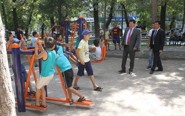 На бульваре Молодой Гвардии в столице открылась новая спортивная площадка - Sputnik Кыргызстан