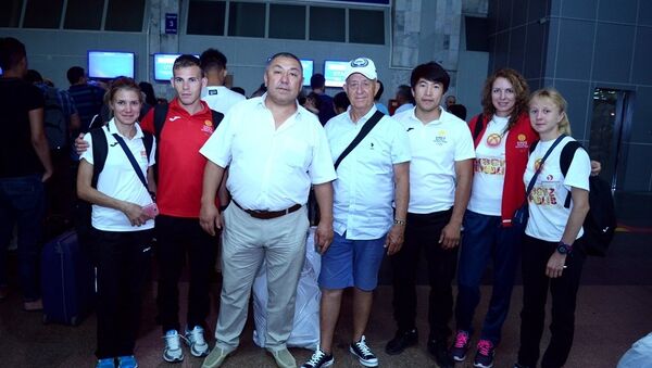Первыми в Рио на Олимпиаду из Бишкека вылетели легкоатлеты и пловцы - Sputnik Кыргызстан