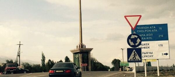 Флагшток высотой 35 метров, установленный в Балыкчи - Sputnik Кыргызстан