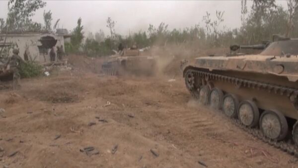 Сирийская армия танками и пехотой атаковала позиции боевиков под Дамаском - Sputnik Кыргызстан