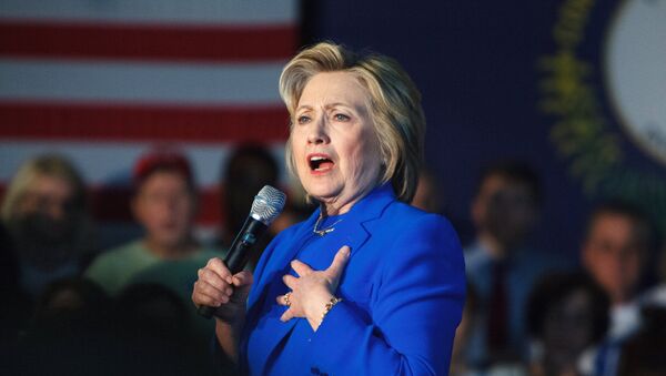 Кандидат в президенты США от Демократической партии Хиллари Клинтон во время предвыборного ралли в городе Луисвилл штата Кентукки. - Sputnik Кыргызстан
