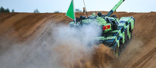 Подготовка участников танкового биатлона на военном полигоне в Алабино (Россия) - Sputnik Кыргызстан