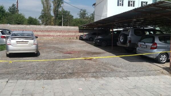 Стоянка где произошел взрыв в машине работника прокуратуры в селе Орто-Сай - Sputnik Кыргызстан
