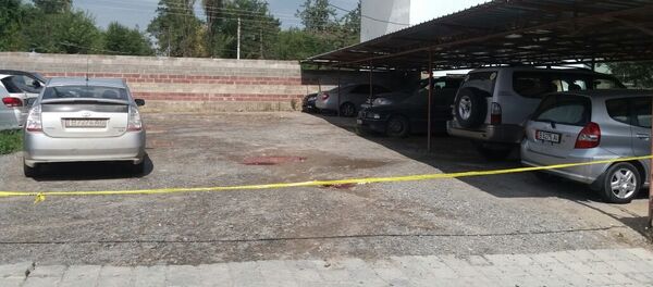 Стоянка где произошел взрыв в машине работника прокуратуры в селе Орто-Сай - Sputnik Кыргызстан