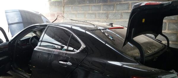 Поврежденный от взрыва автомобиль работника прокуратуры в селе Орто-Сай - Sputnik Кыргызстан