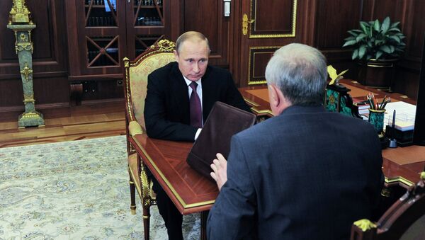 Президент России Владимир Путин и полпред в СЗФО Владимир Булавин во время встречи в Кремле - Sputnik Кыргызстан