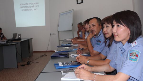 Сотрудники милиции на обучении в летней школе по актуальным вопросам реформы органов внутренних дел - Sputnik Кыргызстан