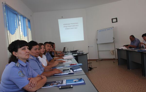 Программа направлена на повышение потенциала милиции в сфере соблюдения прав человека и гендерного равенства - Sputnik Кыргызстан