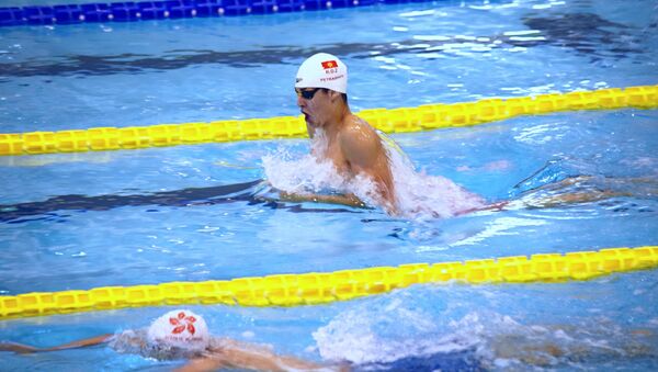 Участник Олимпиады-2016 кыргызстанский пловец Денис Петрашов - Sputnik Кыргызстан