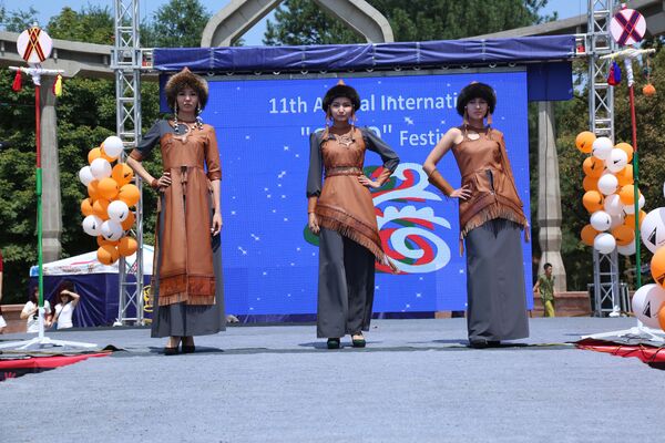 Иш-чаранын алкагында жаш дизайнерлер арасында Этно стили боюнча конкурс өттү - Sputnik Кыргызстан