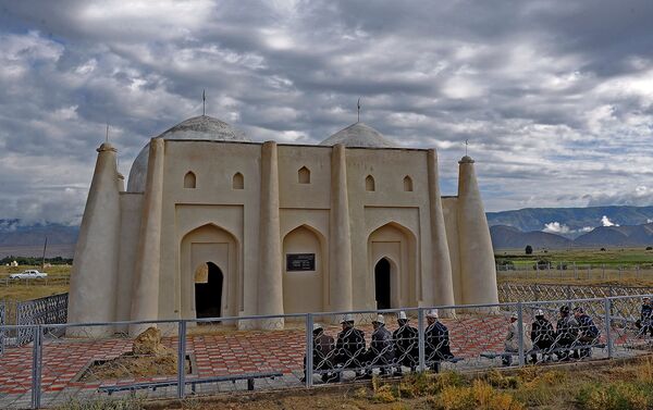 Завершилась реконструкция мавзолея Тайлак-баатыра - Sputnik Кыргызстан