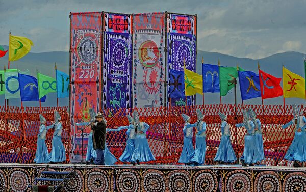 Үстүбүздөгү жылдын 30-июлунда Соң-Көл жээгинде айтылуу Тайлак баатырдын 220 жылдык мааракеси өттү - Sputnik Кыргызстан