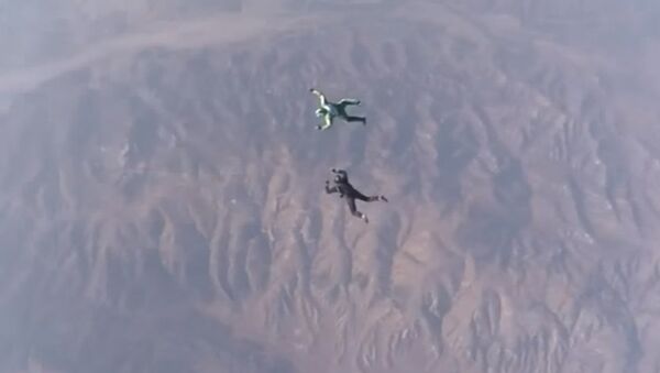 Американец прыгнул без парашюта с высоты почти 8 тыс метров - Sputnik Кыргызстан