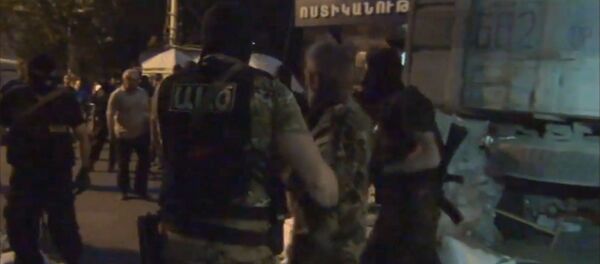 Полиция обнародовала видео: члены вооруженной группы сдаются властям - Sputnik Кыргызстан