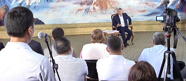 Атамбаев рассказал о плюсах изменения Конституции - Sputnik Кыргызстан