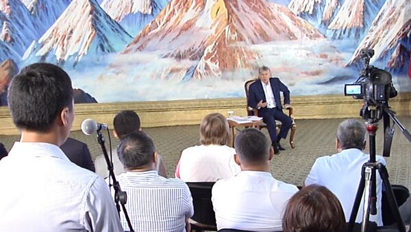 Атамбаев рассказал о плюсах изменения Конституции - Sputnik Кыргызстан