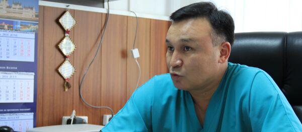 Бишкектеги травматология жана ортопедия улуттук институтунун башкы дарыгери Алмаз Кубатбеков. Архив - Sputnik Кыргызстан