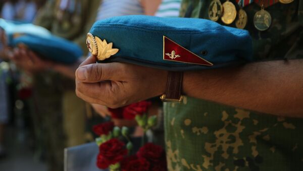 Десантник во время празднования Дня Воздушно-десантных войск. Архивное фото - Sputnik Кыргызстан