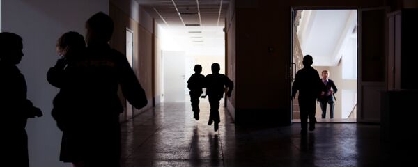 Школьники на перемене. Архивное фото - Sputnik Кыргызстан