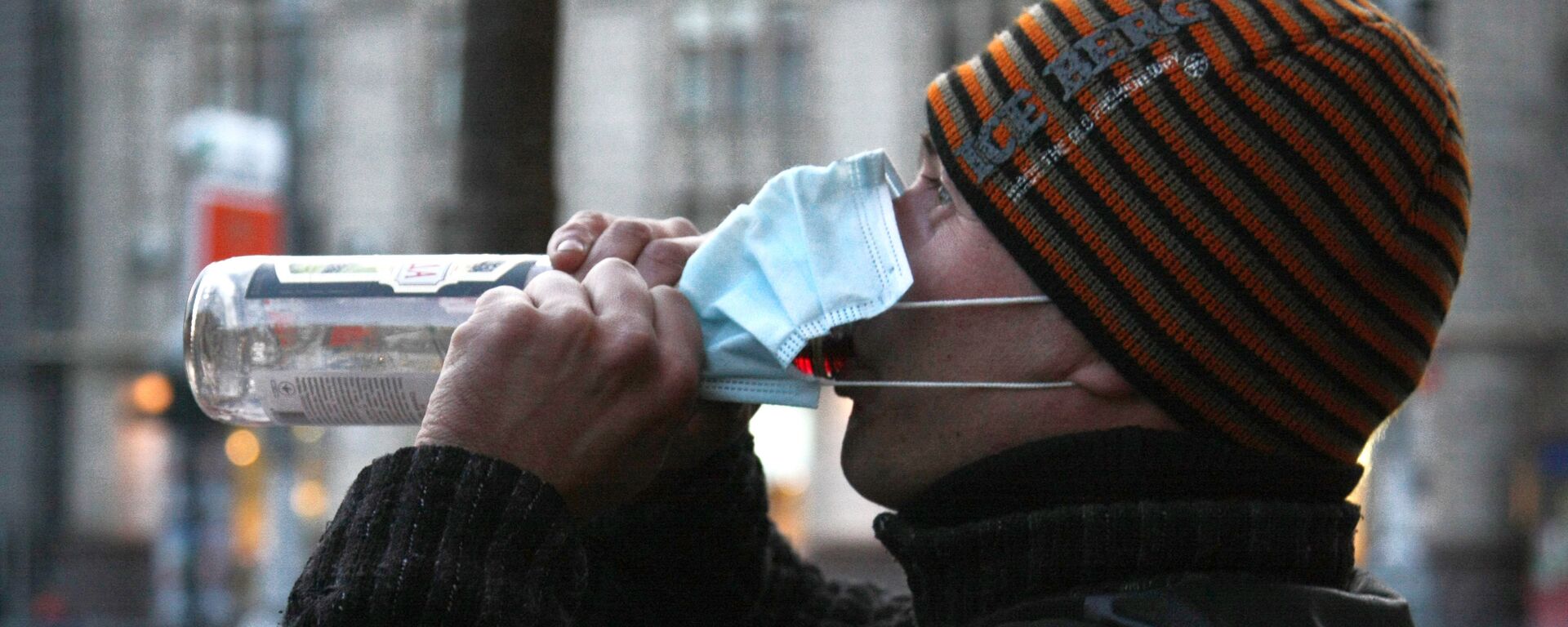 Меры предосторожности для защиты от вируса свиного гриппа в Киеве - Sputnik Кыргызстан, 1920, 27.03.2021