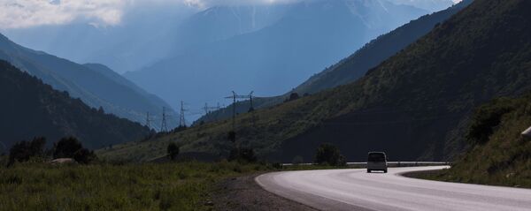 Жолдо бараткан унаанын архивдик сүрөтү - Sputnik Кыргызстан