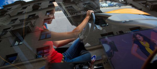 Девушка за рулем. Архивное фото - Sputnik Кыргызстан