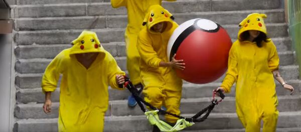 Pokemon Go. Возмездие: в швейцарском Базеле пикачу охотится на людей - Sputnik Кыргызстан