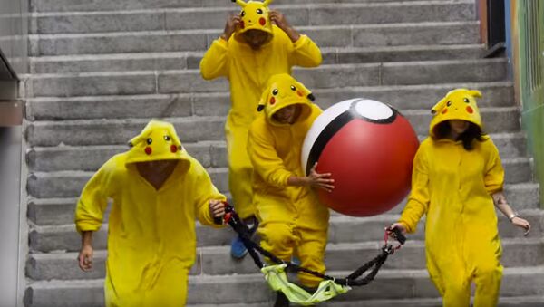 Pokemon Go. Возмездие: в швейцарском Базеле пикачу охотится на людей - Sputnik Кыргызстан