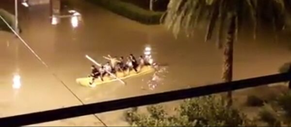 На «банане» по улицам Сухума. Кадры ночного наводнения - Sputnik Кыргызстан