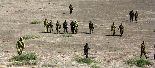 Участники совместного занятия начальников пограничных застав, дислоцированных на кыргызско-таджикской государственной границе - Sputnik Кыргызстан