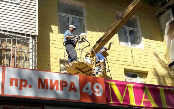 В Бишкеке ведутся работы по обновлению фасадов - Sputnik Кыргызстан