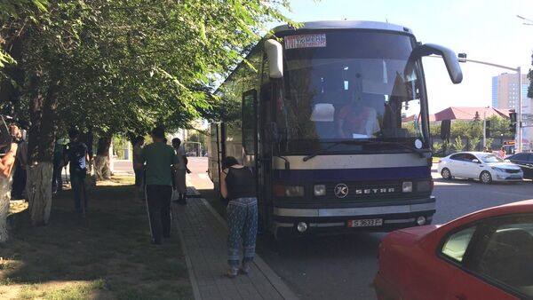 Автобус ехавший рейсом Екатеринбург — Бишкек задержанный в Астане - Sputnik Кыргызстан