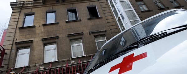 Турак үйдүн жанында турган тез жардам кызматы. Архив Турак үйдүн жанында турган тез жардам кызматы. Архив - Sputnik Кыргызстан