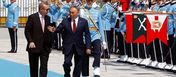 Президент Казахстана Нурсултан Назарбаев во время встречи с главой Турции Реджепом Тайипом Эрдоганом - Sputnik Кыргызстан