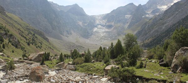 Вид на горные хребты в селе Зардалы. Архивное фото - Sputnik Кыргызстан