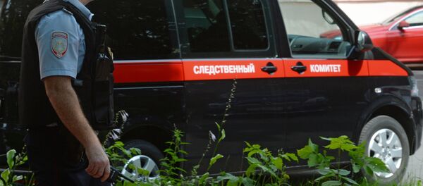 Сотрудник правоохранительных органов у здания Следственного комитета РФ. Архивное фото - Sputnik Кыргызстан