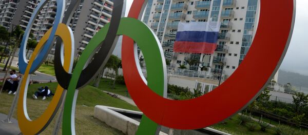 Флаг сборной России на одном из зданий в Олимпийской деревне в Рио-де-Жанейро. Архивное фото - Sputnik Кыргызстан