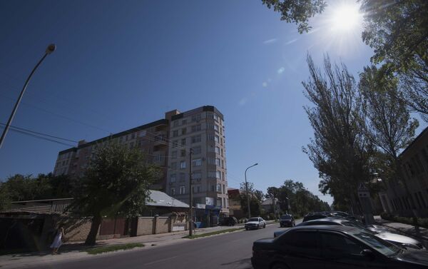 На пересечении улиц Турусбекова и Боконбаева полностью сгорело здание кафе - Sputnik Кыргызстан