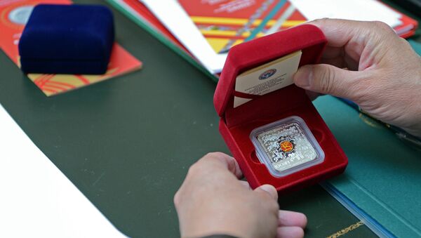Новая коллекционная монета Всемирные игры кочевников. Архивное фото - Sputnik Кыргызстан